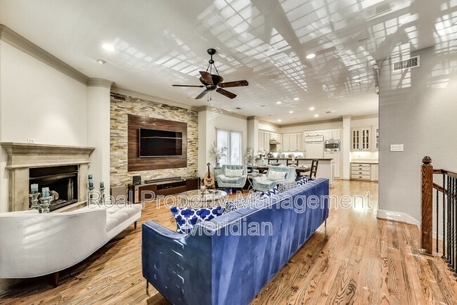 Photo - 3822 Brown St