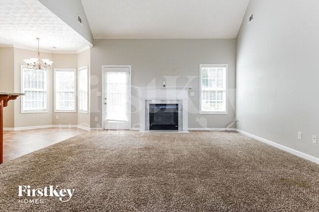 Photo - 381 Glouchester Dr