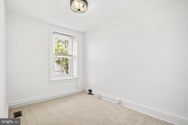 Photo - 3455 Bowman St