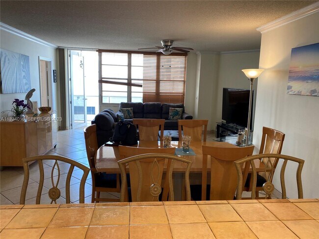 Photo - 3725 S Ocean Dr Unidad 1521