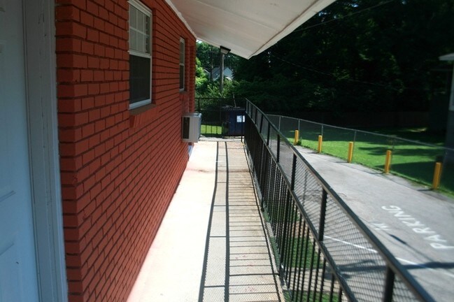 Photo - Granville Oaks Apts