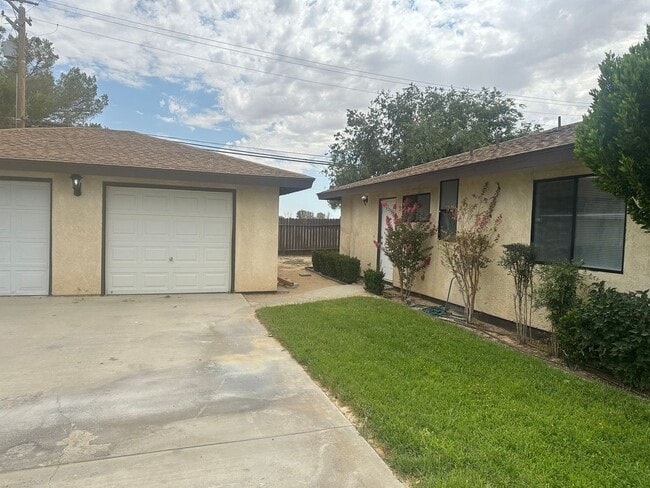 Building Photo - 9848 Sally Ave Unit 2 Rental