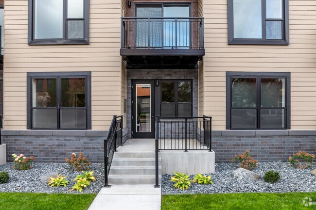 Street Level Units - B7 Flats