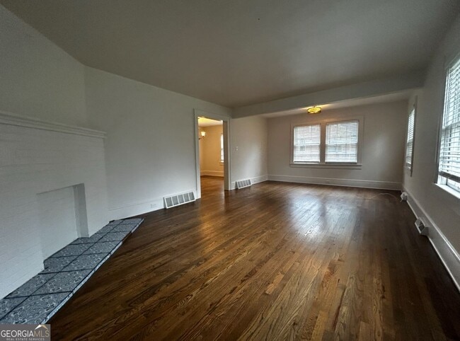 Photo - 300 N College St