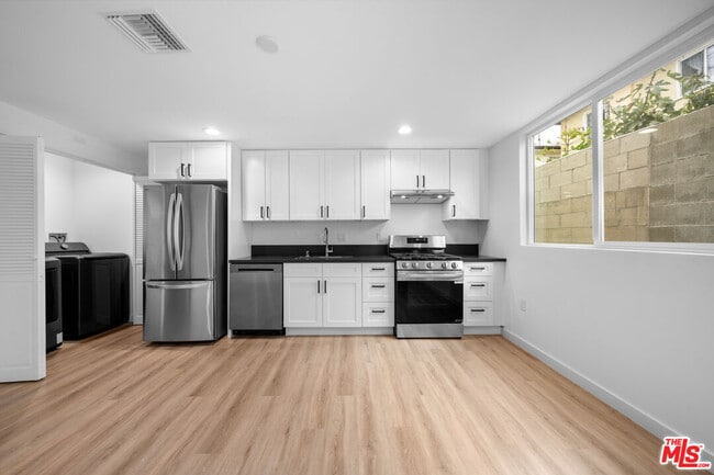 Photo - 1535-1538 N Kingsley Dr