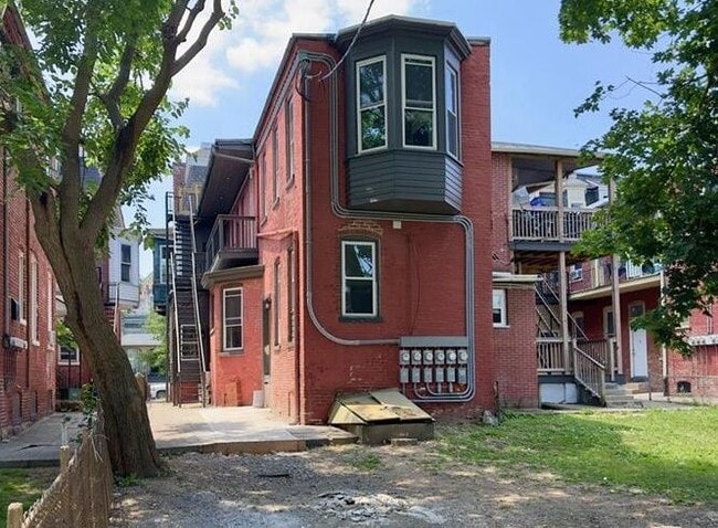 Building Photo - 709 N Duke St Unit 2