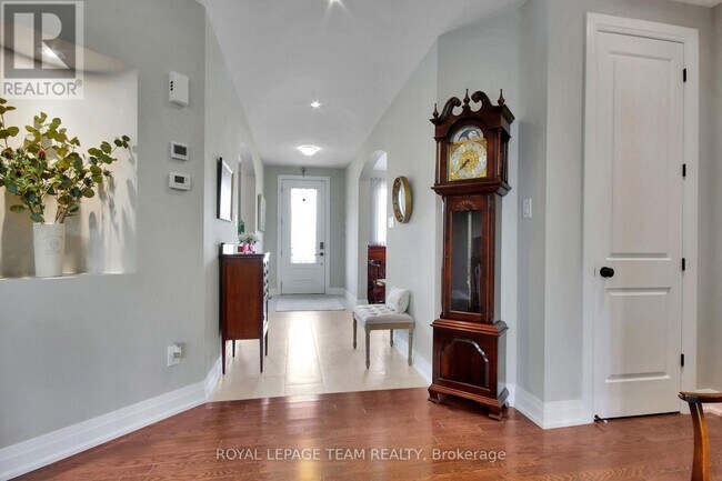 Photo - 321 Trestle St