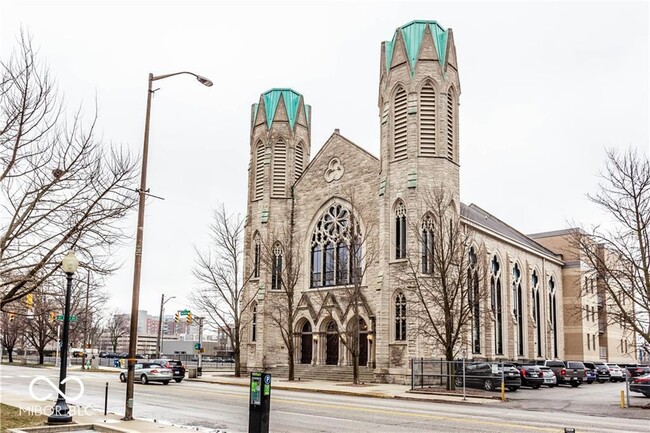 Photo - 802 N Meridian St Unit 306