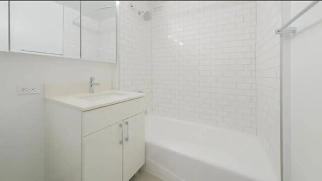 475 9th Ave Unit 8V