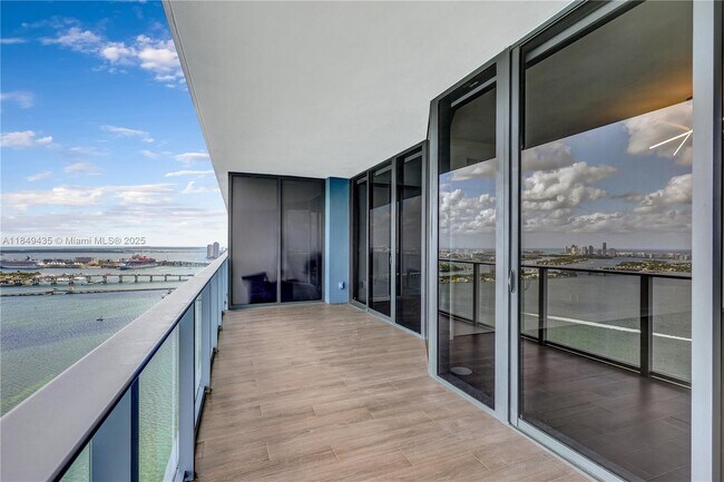 Photo - 700 NE 24th St Unit 4005