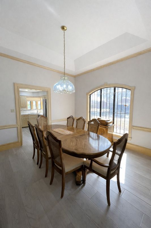 Photo - 121 E Jonquil Ave