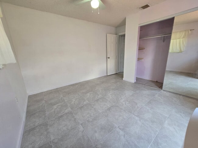 Building Photo - 4670 SW 133rd Ave Unit Room for rent