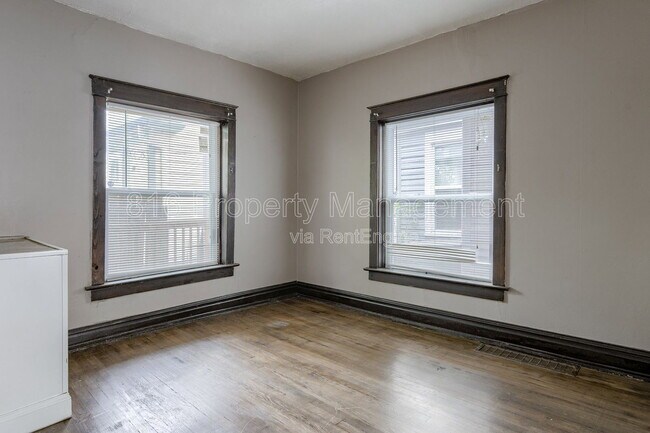 Photo - 3233 Charlotte St Unidad 2s
