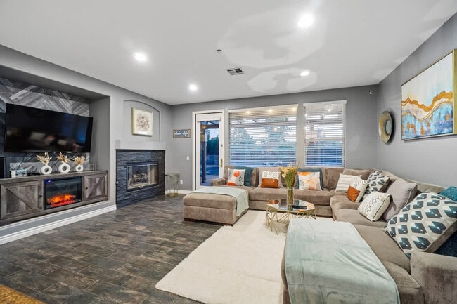 Photo - 1107 Shadowcrest Ln Unit ID1465028P