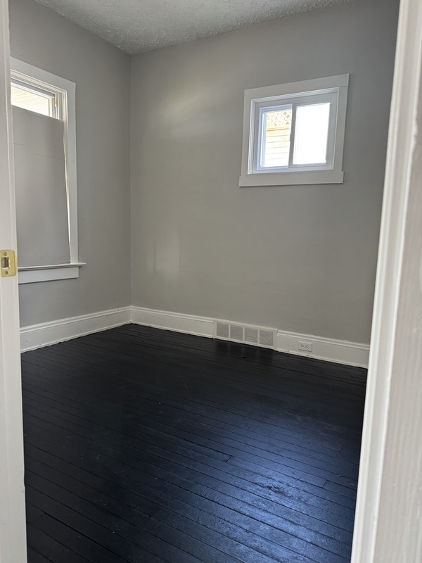 Photo - 2927 E 126th St