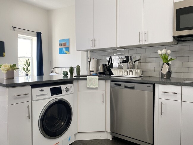 Photo - 1725 Bainbridge St Unit 3F