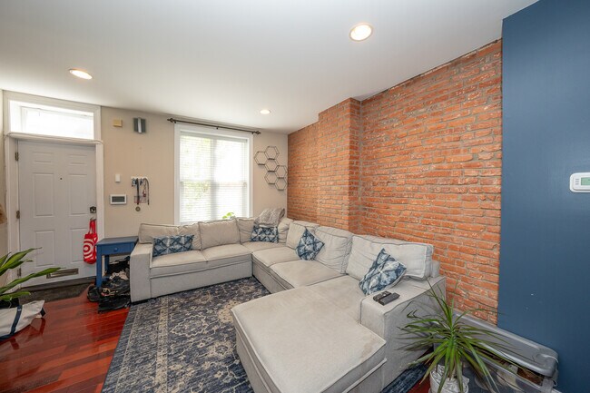 Photo - 2747 Harper St