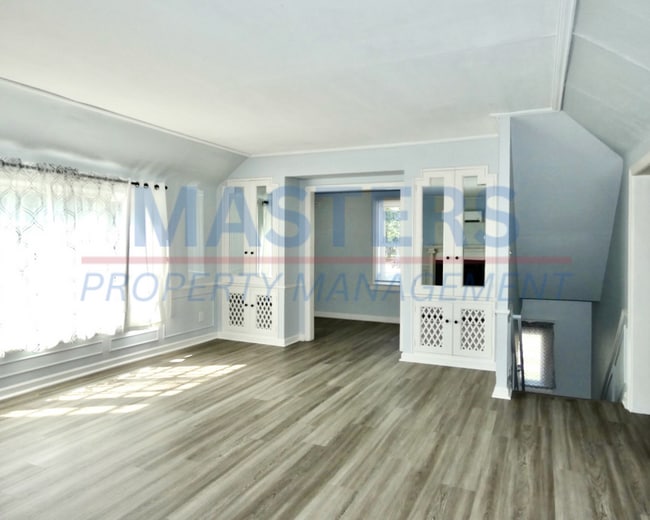 Building Photo - 1014 Dixie Hwy Unit Upper Rental