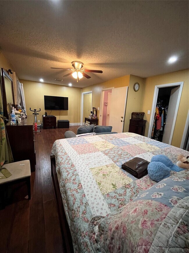 Photo - 16 Spinning Wheel Ln