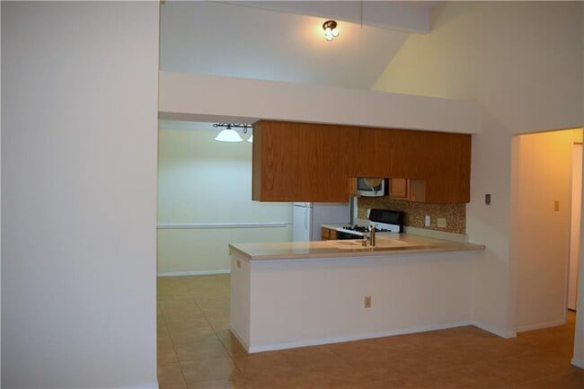 Photo - 16819 Village Oak Loop
