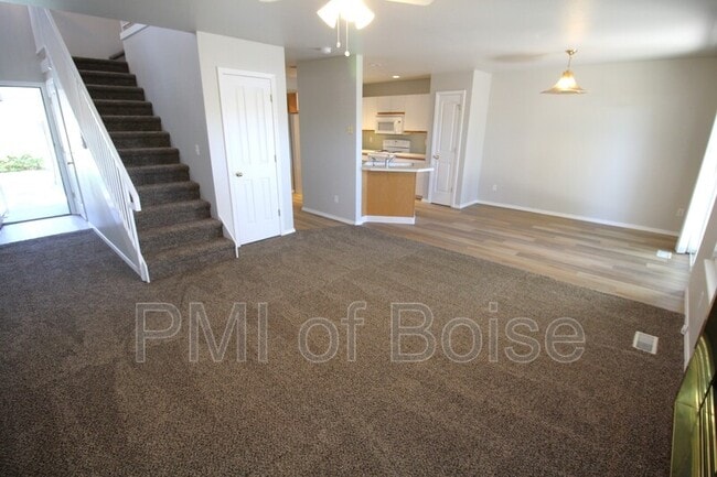 Photo - 5801 N Cobbler Ln
