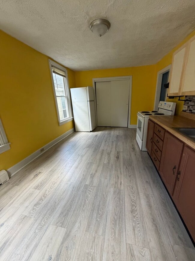 Photo - 16 S Front St Unit E