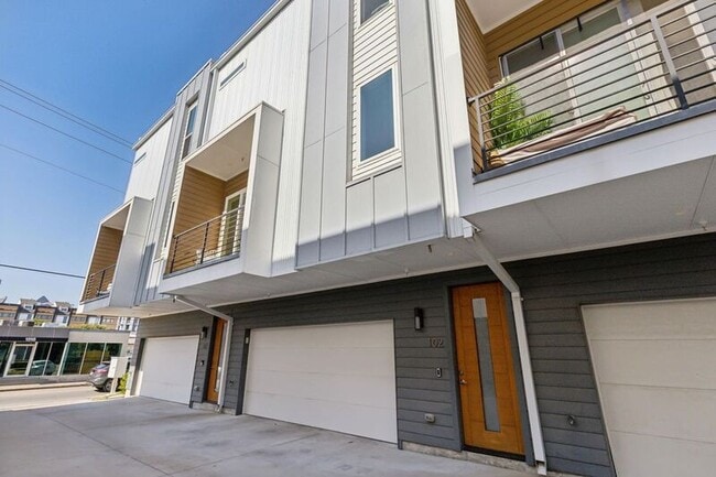 Building Photo - 1514 N Washington Ave Unit #102