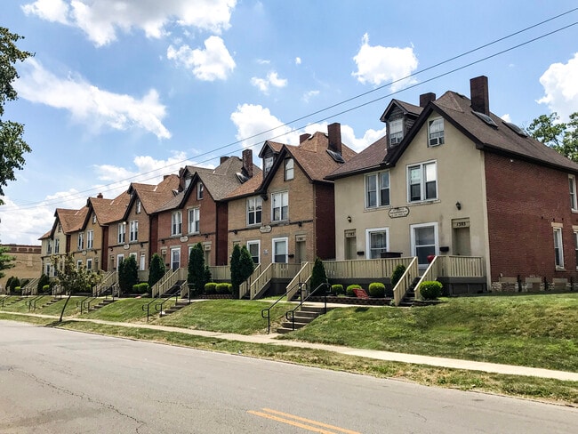 Hometeam Indianola Townhomes - Hometeam Indianola Townhomes