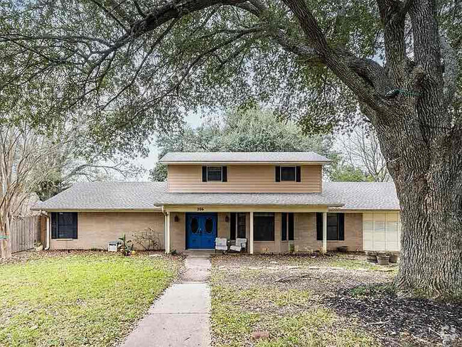 Building Photo - 206 Hillside Dr Rental