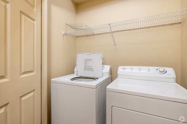 1BR, 1BA - 818SF - Laundry