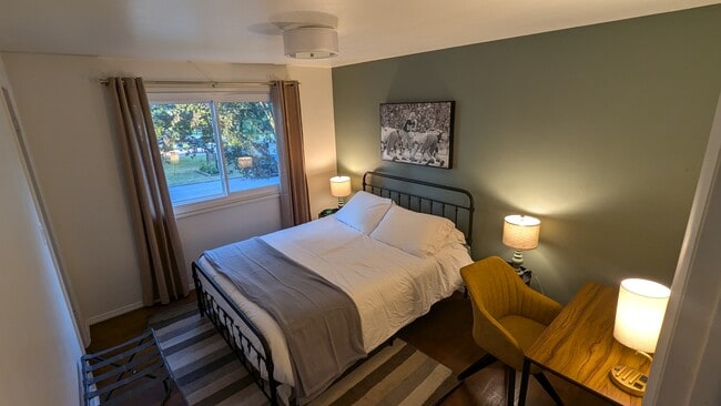 Photo - 949 Myrtle Ln