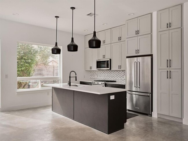 Photo - 910 Gullett St