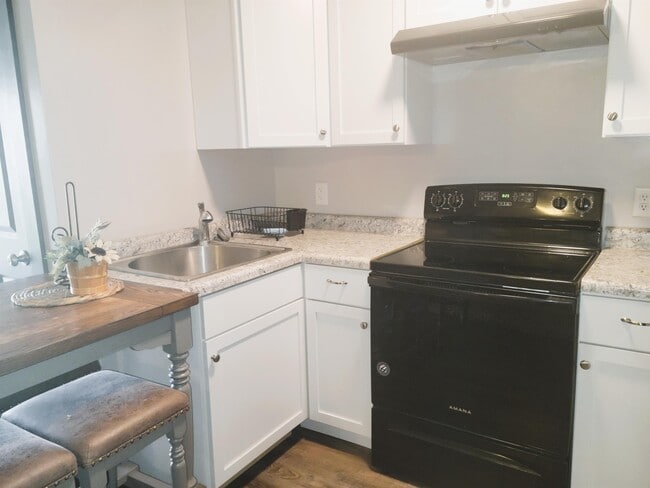 Photo - 209 E Main St