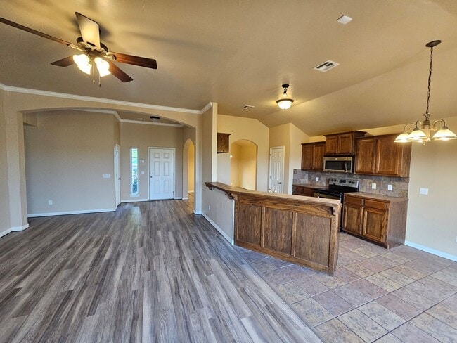 Photo - (3) Bed/(2) Bath in Tecumseh Ridge Avail Now!