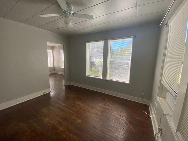 Photo - Ave G-5009 Unit B