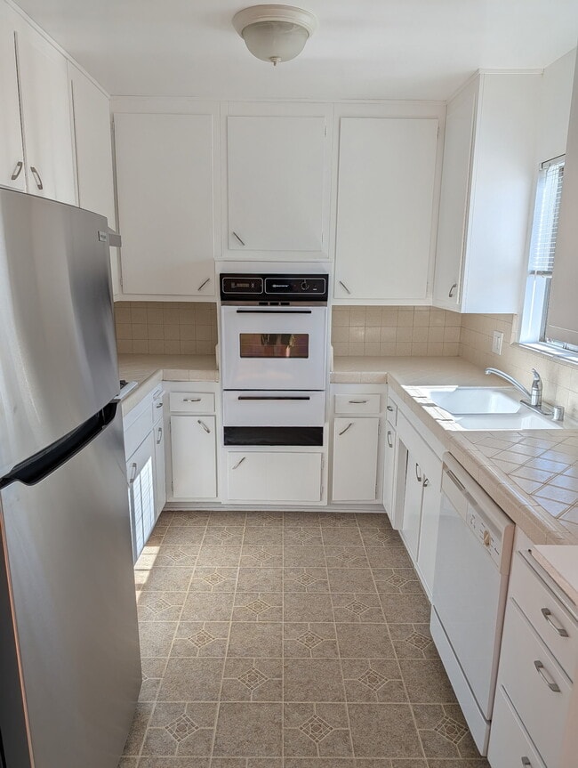 Building Photo - 4444 Whitsett Ave