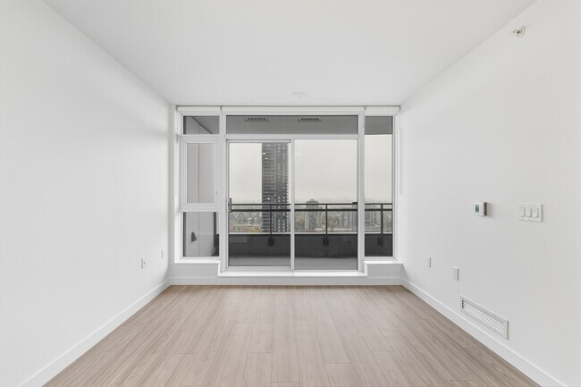 Photo - 13675-1107A 107A Ave