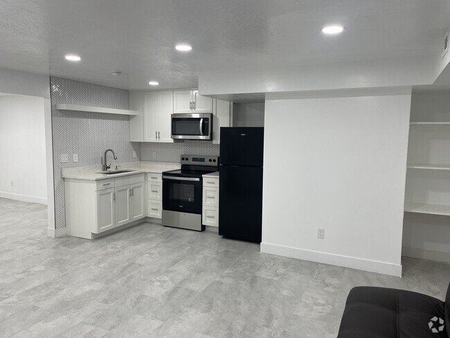 Building Photo - 2345 E 7200 S Unit Basement Apartment- SF-UT