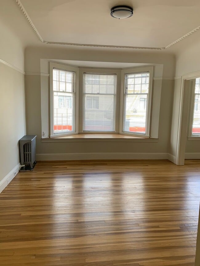 Building Photo - 2485 Chestnut St Unit 104 Rental