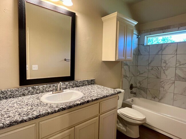 Photo - Beautiful 3 Bed 2 Bath Duplex!!