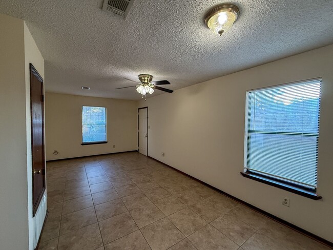 Photo - Well maintained 2 bedroom 1 bath duplex ~ lawn care, pest control & trash included!