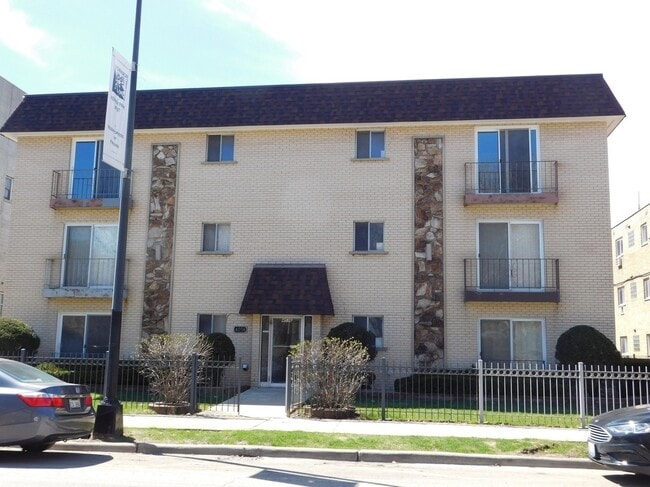 Building Photo - 4036 N California Ave Unit 301