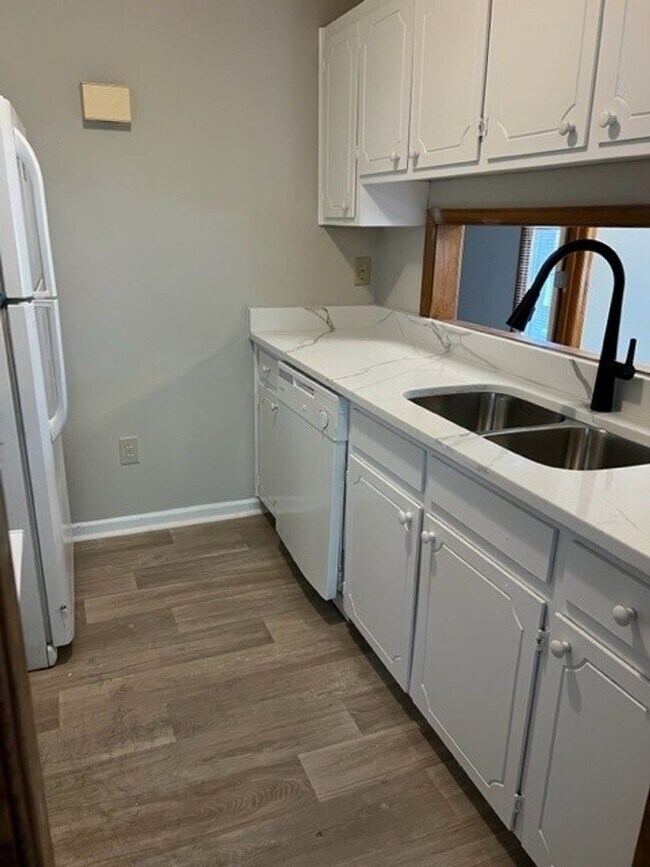 Photo - UPDATES! Dual Master Bedrooms! Convenient ...