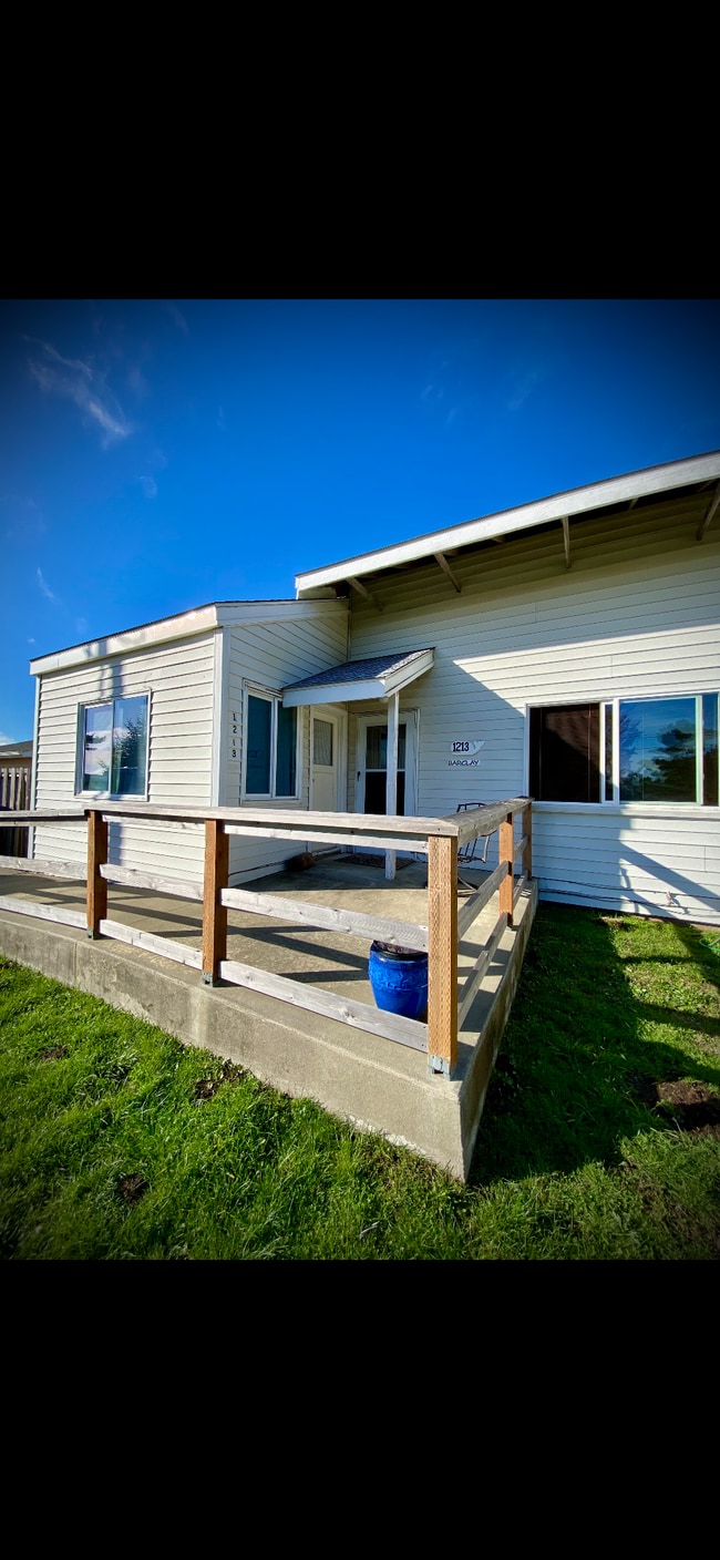 Photo - 1213 Barclay Ln