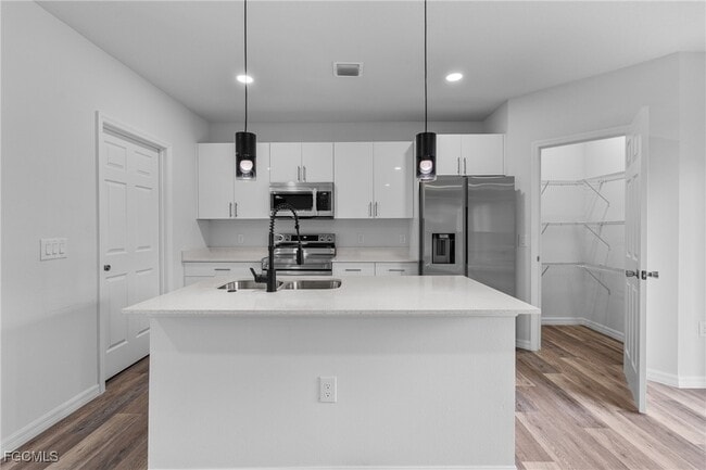 Building Photo - 945 Butler St E