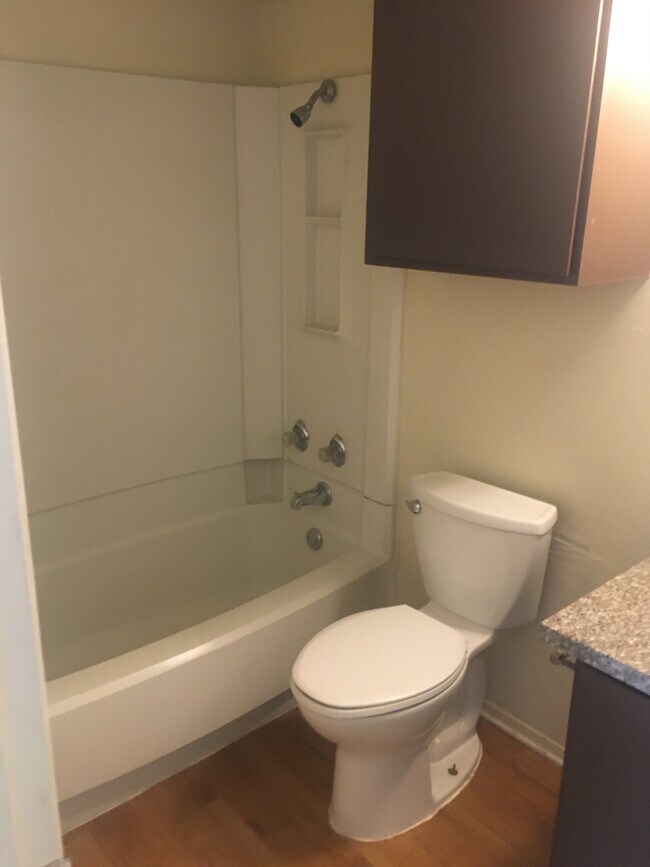 Photo - Hampshire Apartments