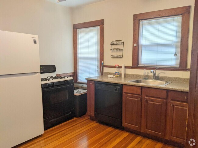 Building Photo - 11 Leonard St Unit 1 Rental