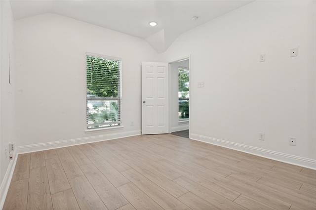 Photo - 527 Ravenwood Dr