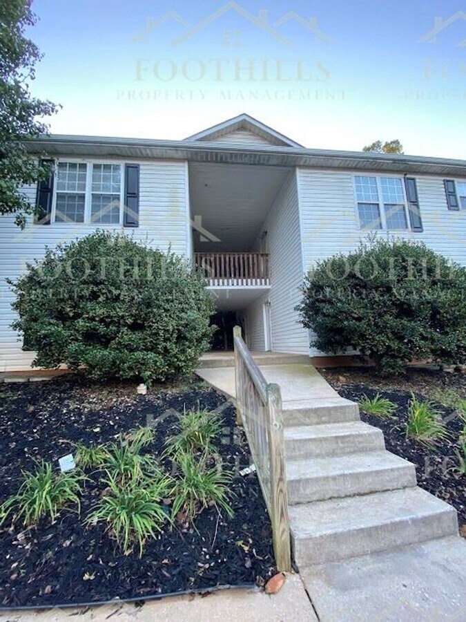 Photo - 113 Charlestowne Way