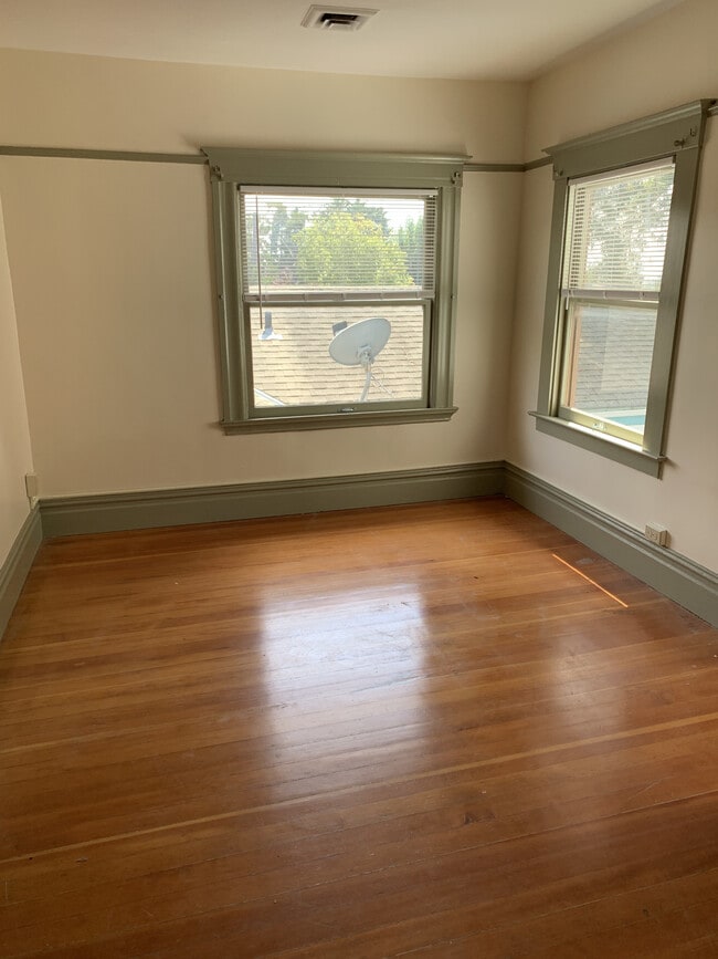 Photo - 1308 Oxford St Unidad upper